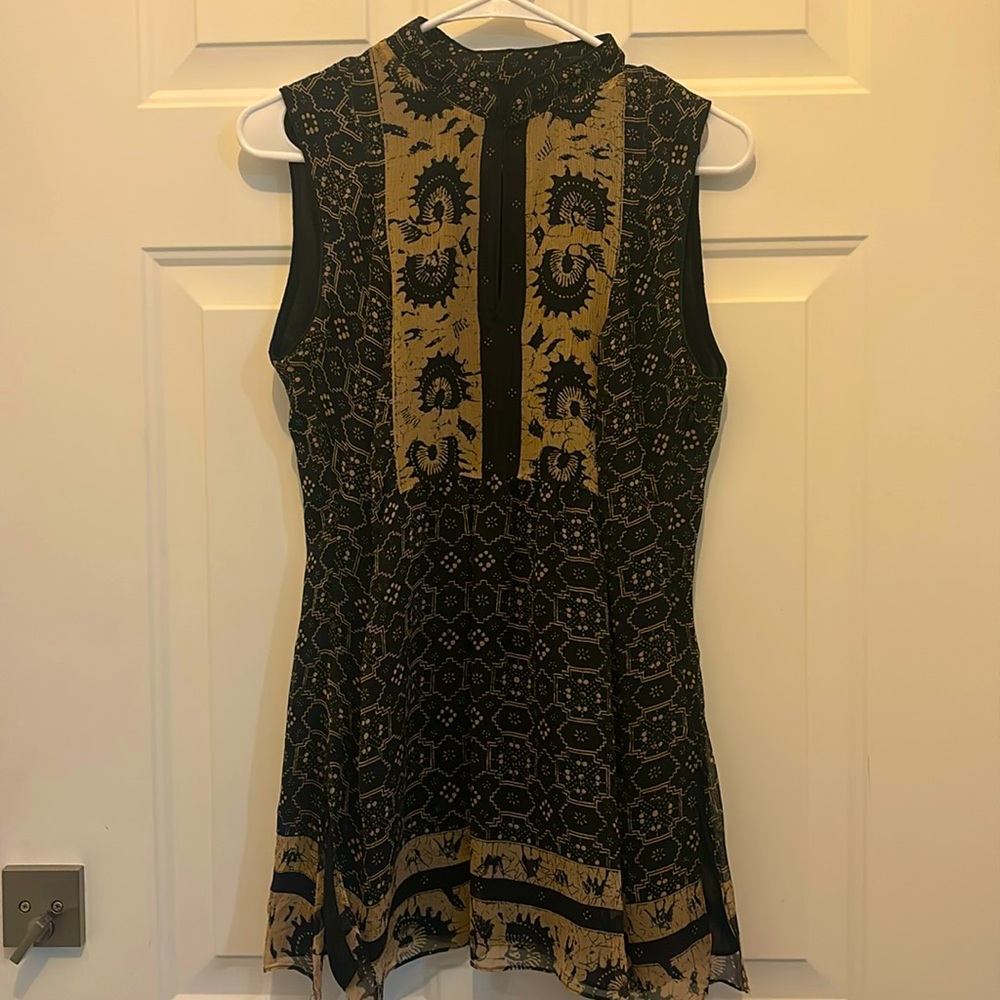 ECI New York 100% silk fully lined blouse